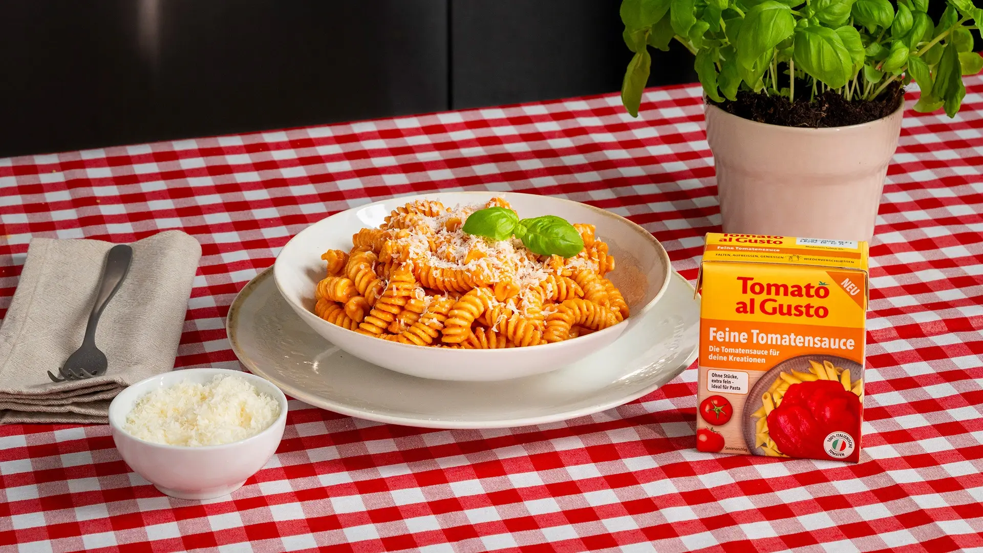 Pasta mit feiner Tomatensauce & Frischkase_cover_1920